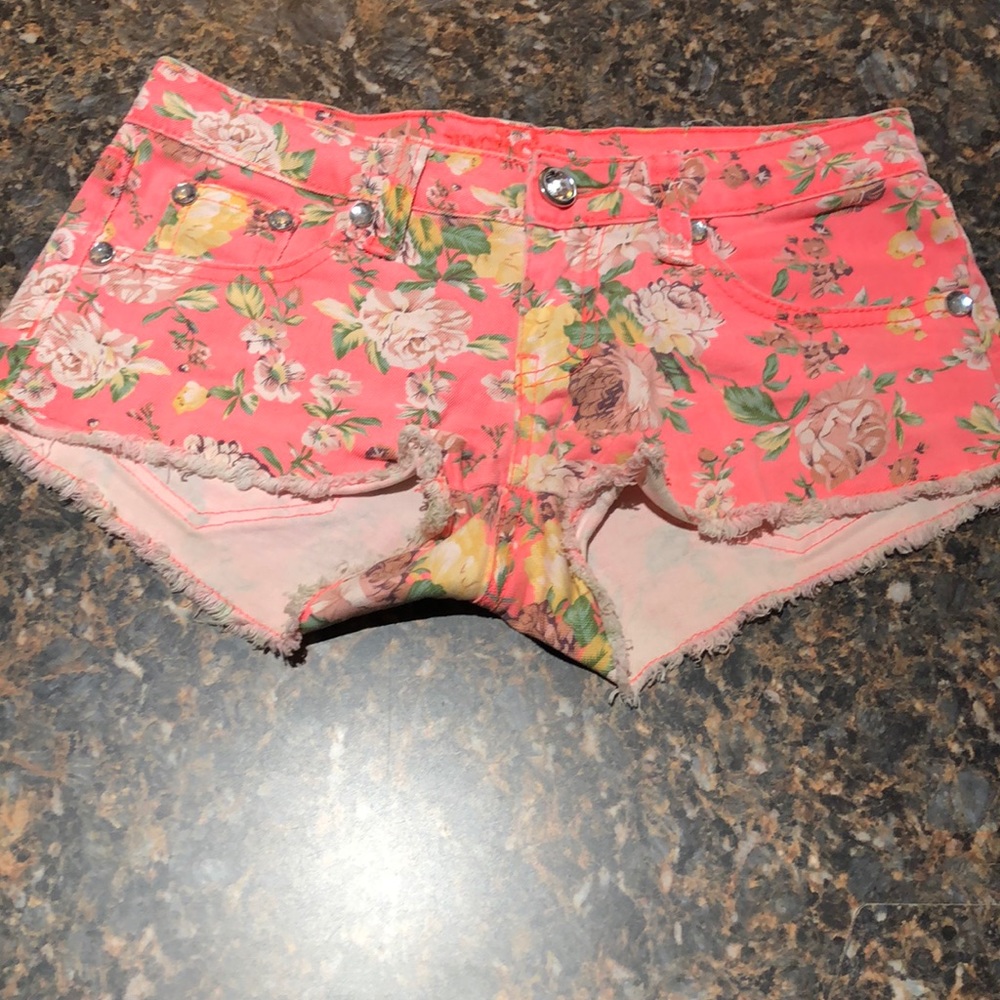 reign shorts